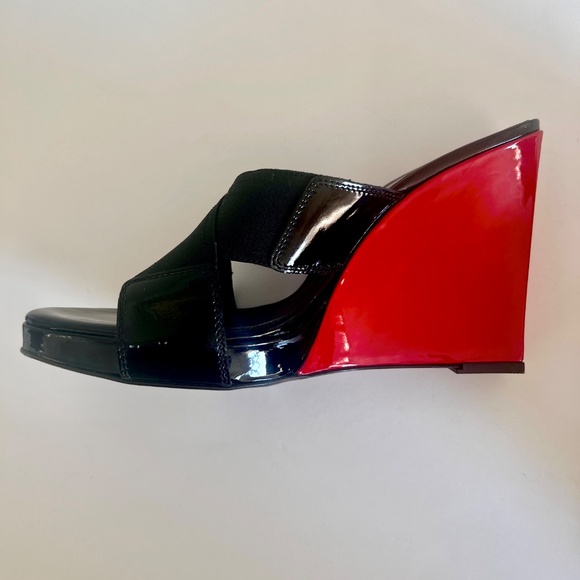 Donald Pliner Ishi Black/Red Patent Leather Elastic Strap Wedge Sandals 8.5M - Picture 9 of 16